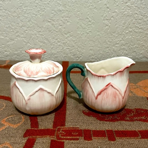 Sigma The Tastesetter Roses Design Creamer and Sugar Set - Picture 3 of 7
